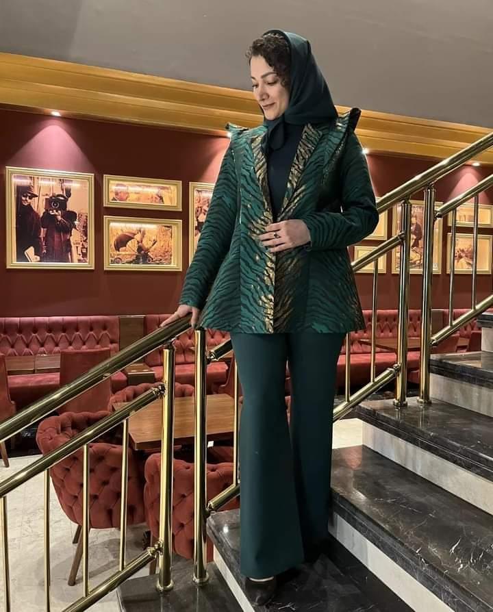 الگوی بالاتنه زنانه همراه با دو نوع یقه انگلیسی و بلیزر